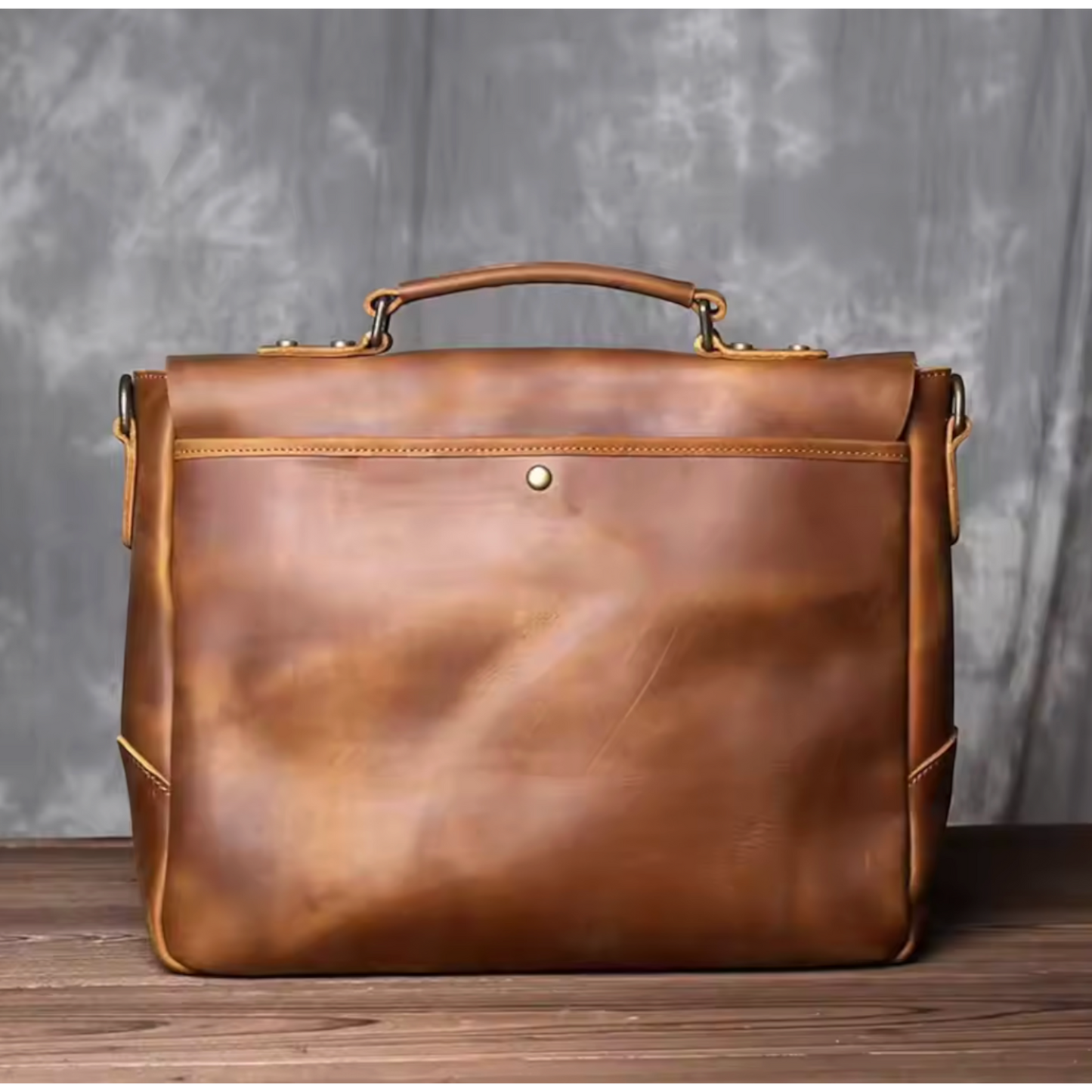 The Stratford Heritage Leather Messenger Bag